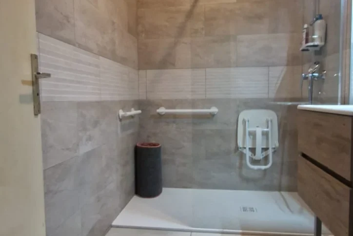 APRES 1.2 VISUEL SIEGE ET BARRE PMR